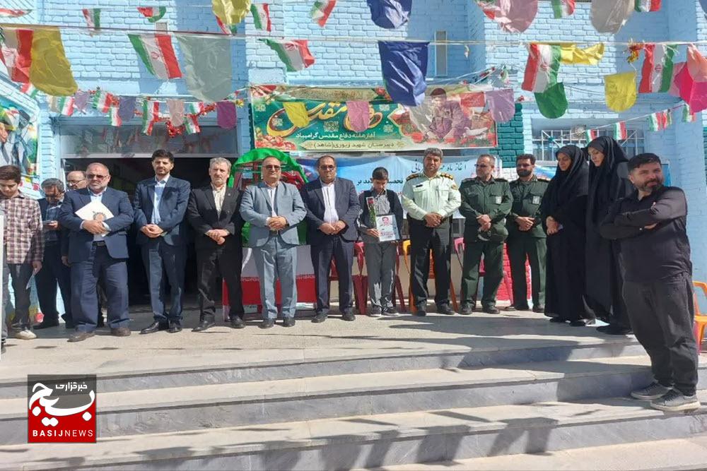 بدرقه فرزندان شهدا تا مدرسه در نبود پدر شهید در اسدآباد