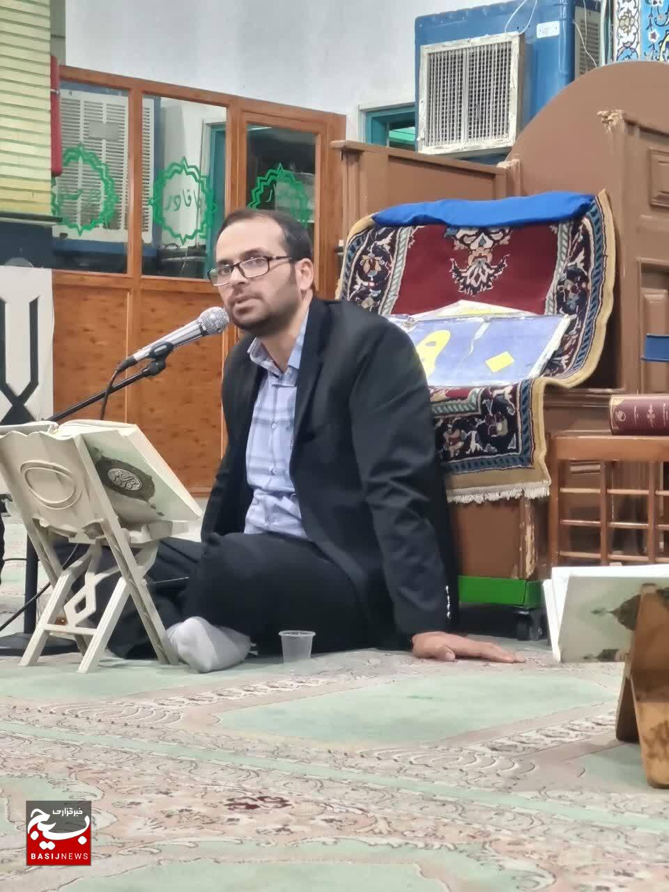جلسه انس با قرآن کریم با شور و اشتیاق جوانان و نوجوانان در حلقه قرآنی شهر الوند 