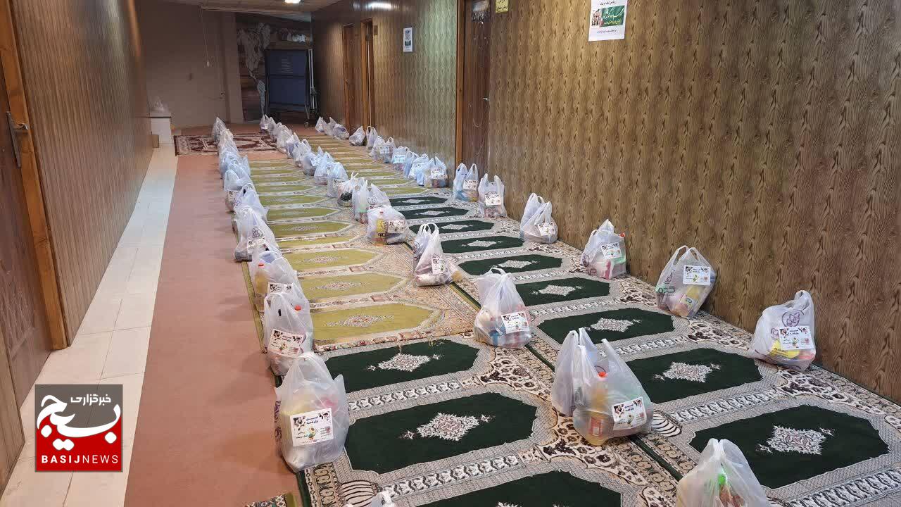 توزیع ۱۱۰ بسته معیشتی در شهرستان کلاردشت توزیع ۱۱۰ بسته معیشتی در شهرستان کلاردشت