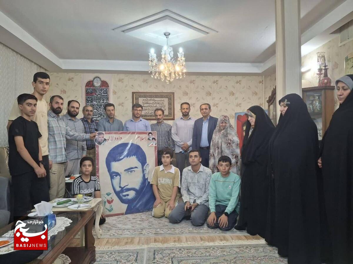 دیدار و دلجویی بسیجیان حوزه و پایگاه‌ شهید صیاد شیرازی از خانواده شهید داود لالو