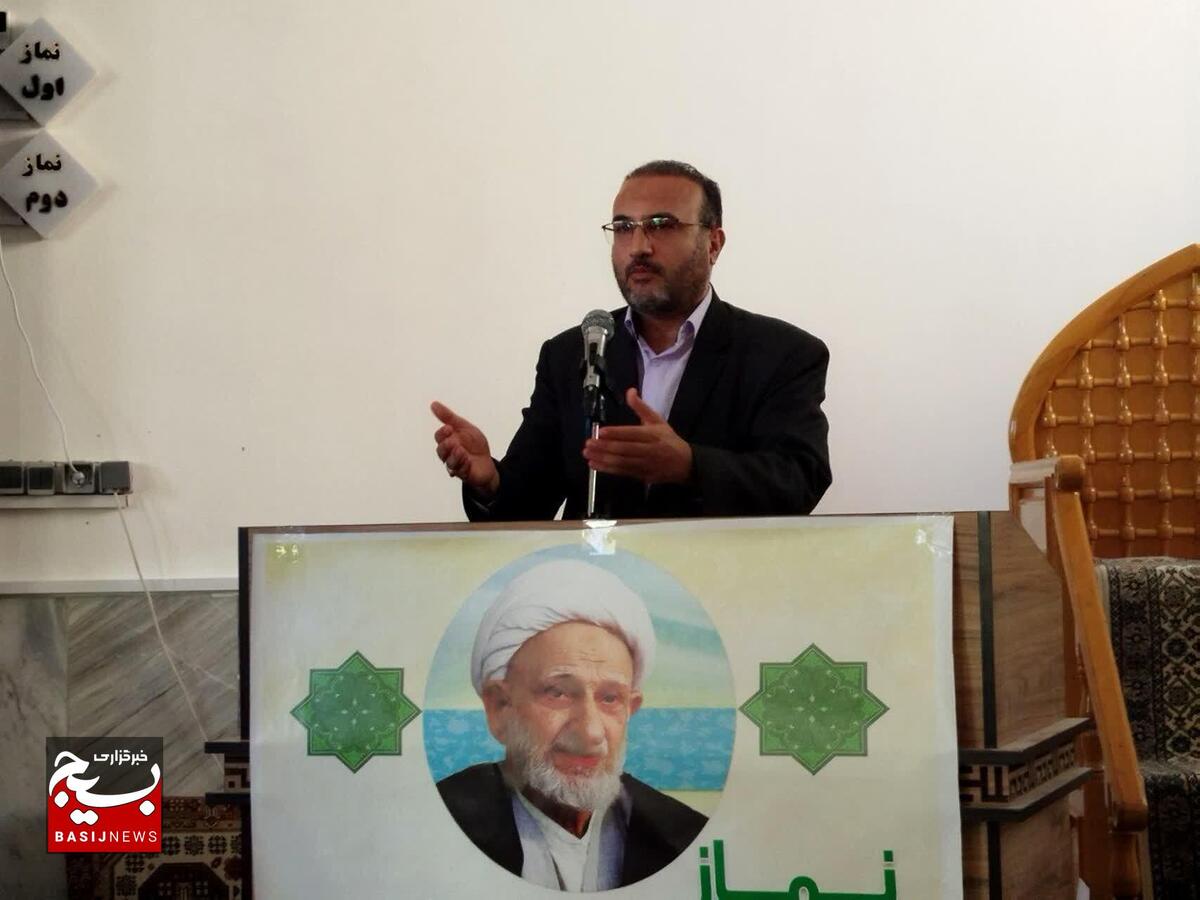 مقاومت و ایستادگی کلیدواژه قرآنی در مقابل با کفر جهانی است