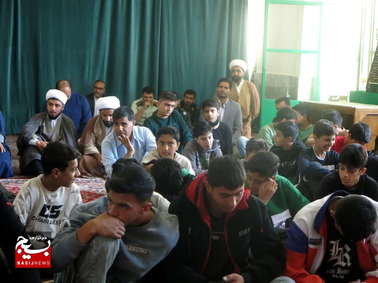 مقاومت و ایستادگی کلیدواژه قرآنی در مقابل با کفر جهانی است مقاومت و ایستادگی کلیدواژه قرآنی در مقابل با کفر جهانی است