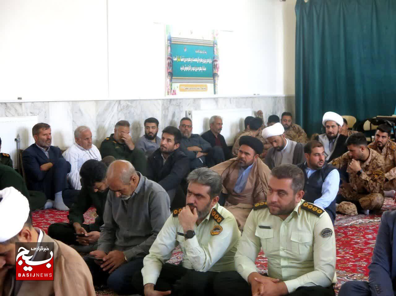 مقاومت و ایستادگی کلیدواژه قرآنی در مقابل با کفر جهانی است مقاومت و ایستادگی کلیدواژه قرآنی در مقابل با کفر جهانی است