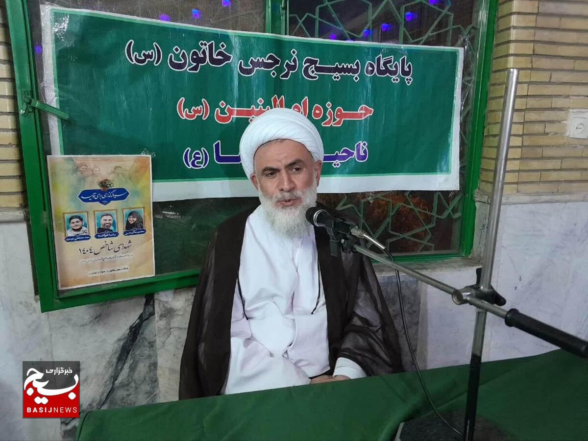 ائمه جماعات مساجد زحمتکشان فرهنگی هستند