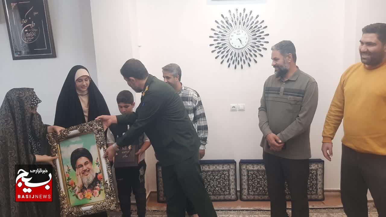 خانهای که با نور قرآن روشن است خانهای که با نور قرآن روشن است