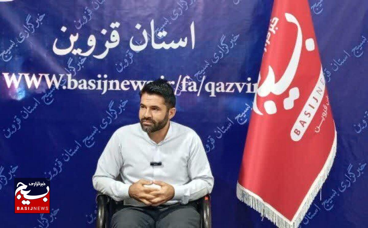  

سایه مهر قرآن، همراه همیشگی زندگی من و خانواده‌ام است/فراگیری قرآن در مدارس جدی گرفته شود