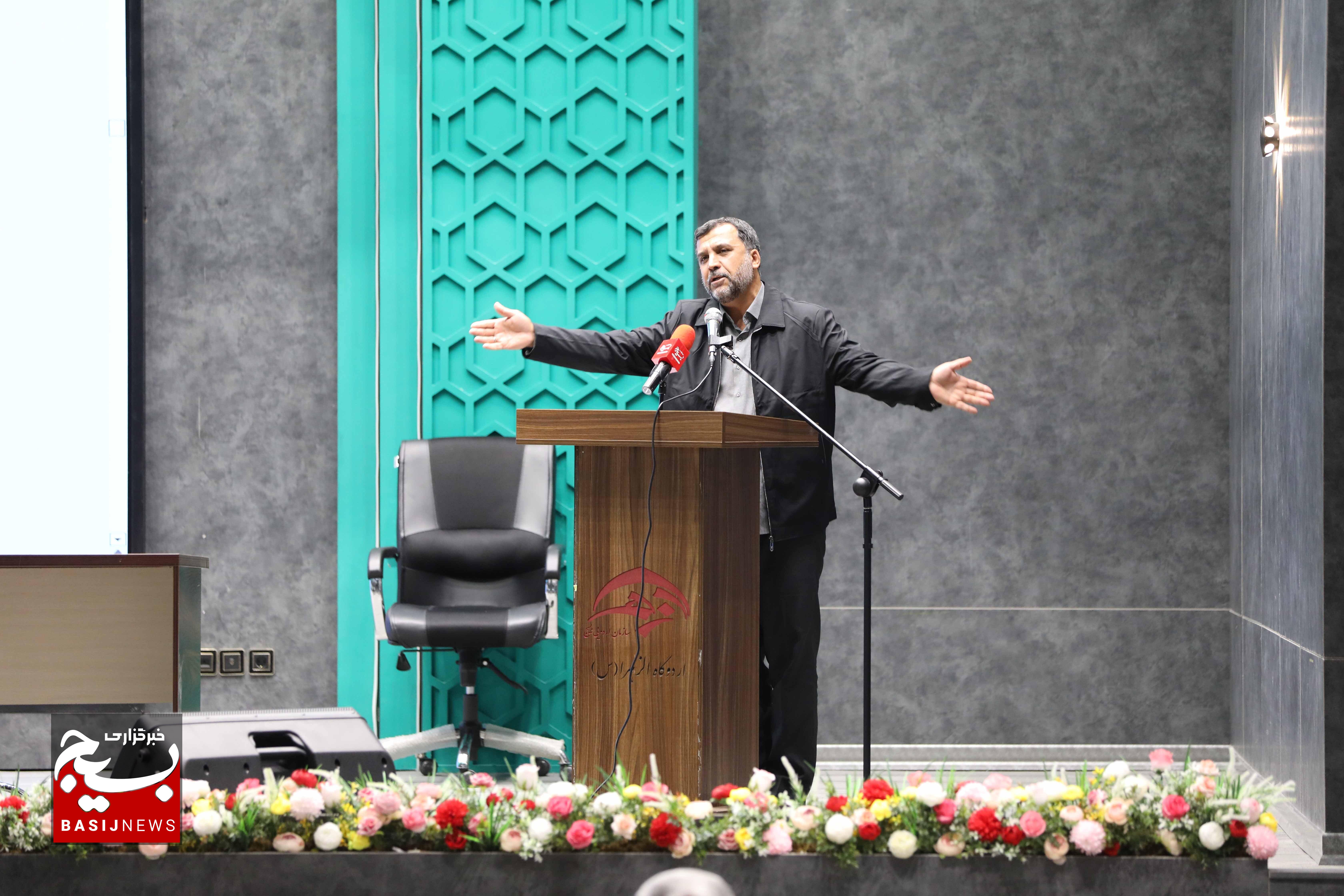 راویان دفاع مقدس مأموران معرفتافزاییاند / سردار آزادی: روایت باید متناسب با زبان نسل امروز باشد راویان دفاع مقدس مأموران معرفتافزاییاند / سردار آزادی: روایت باید متناسب با زبان نسل امروز باشد