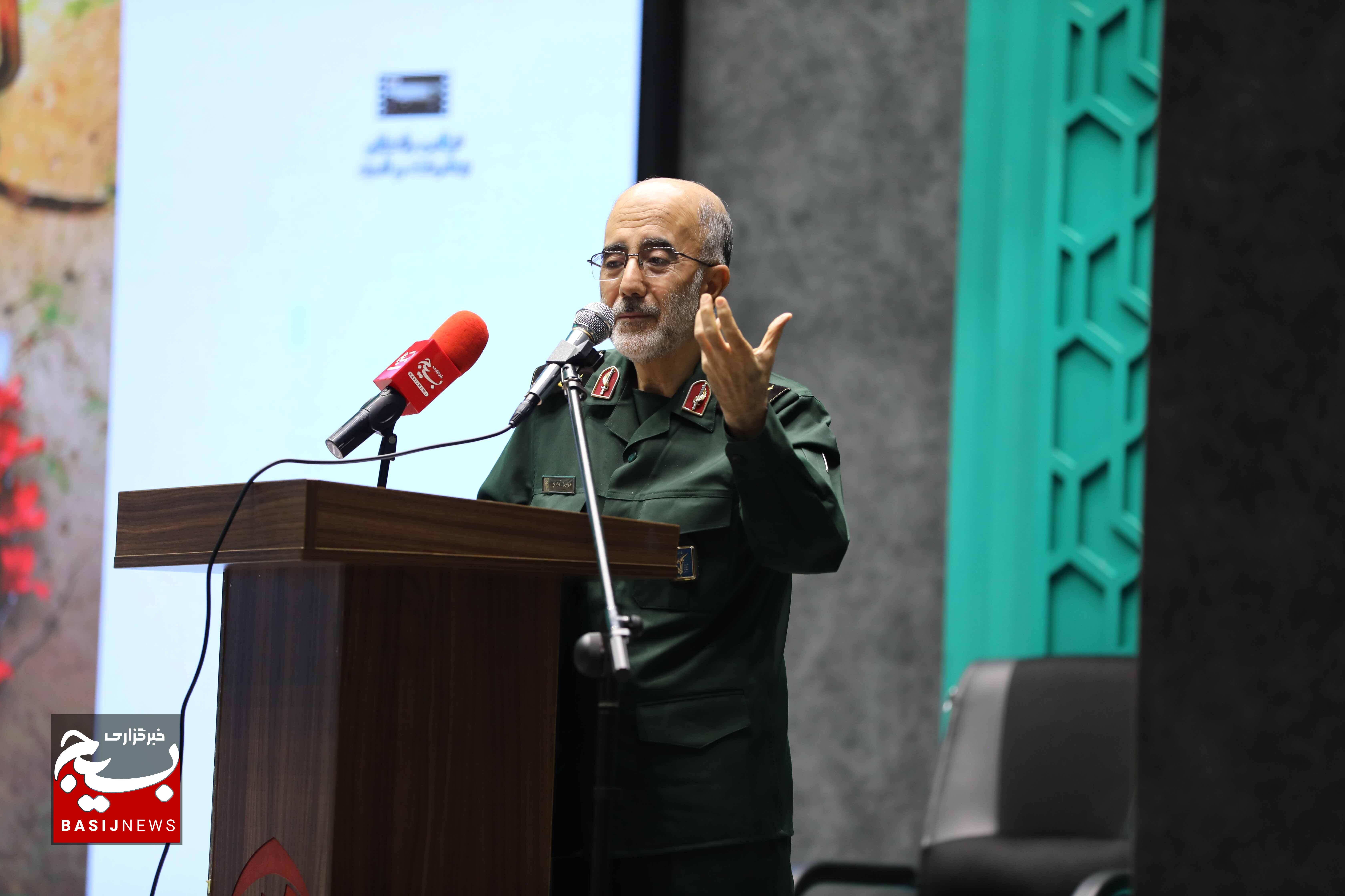 راویان دفاع مقدس مأموران معرفتافزاییاند / سردار آزادی: روایت باید متناسب با زبان نسل امروز باشد راویان دفاع مقدس مأموران معرفتافزاییاند / سردار آزادی: روایت باید متناسب با زبان نسل امروز باشد