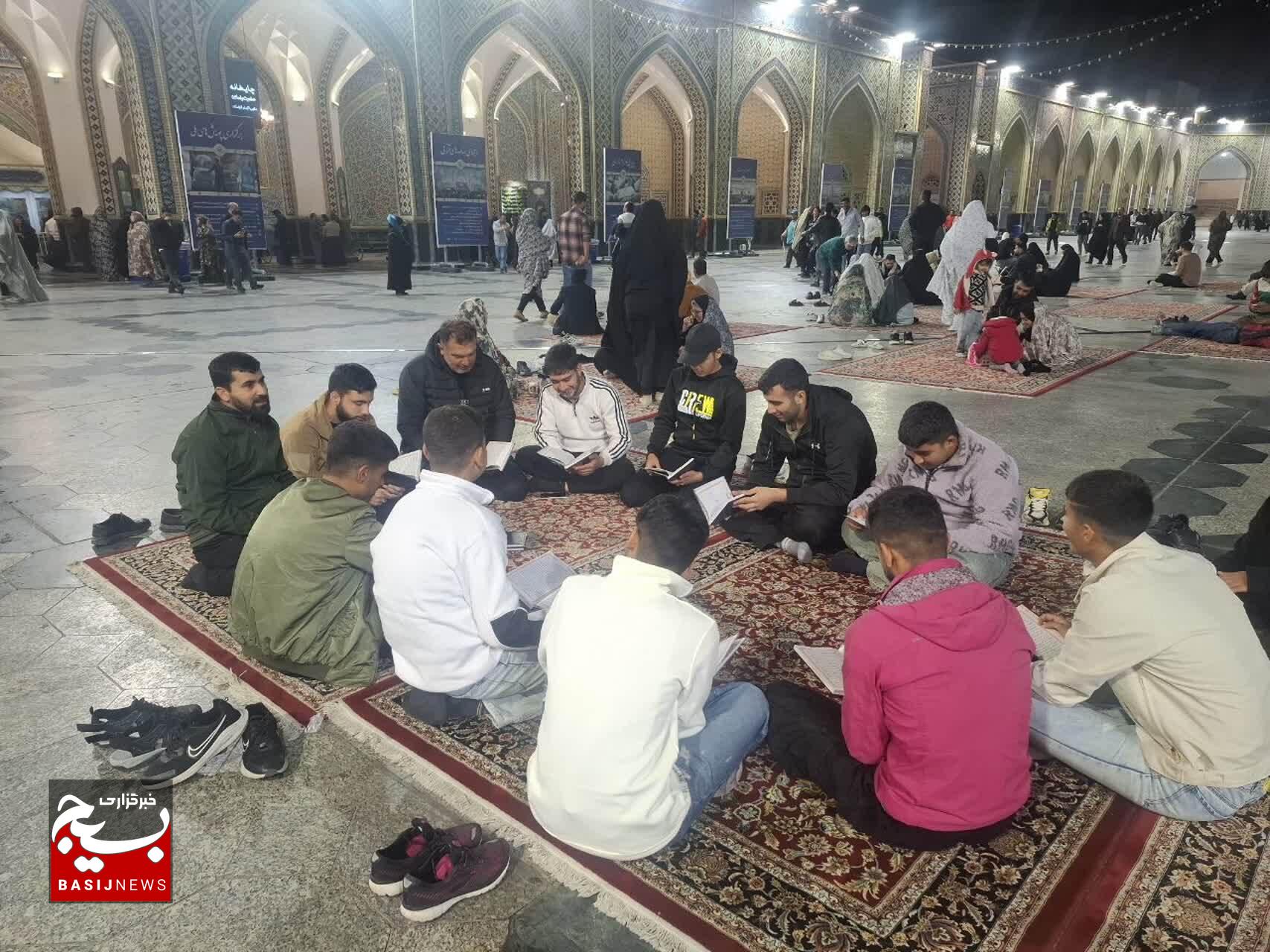 برگزاری باصفای حلقه صالحین قرآنی بسیج در جوار حرم مطهر امام رضا(ع) برگزاری باصفای حلقه صالحین قرآنی بسیج در جوار حرم مطهر امام رضا(ع)