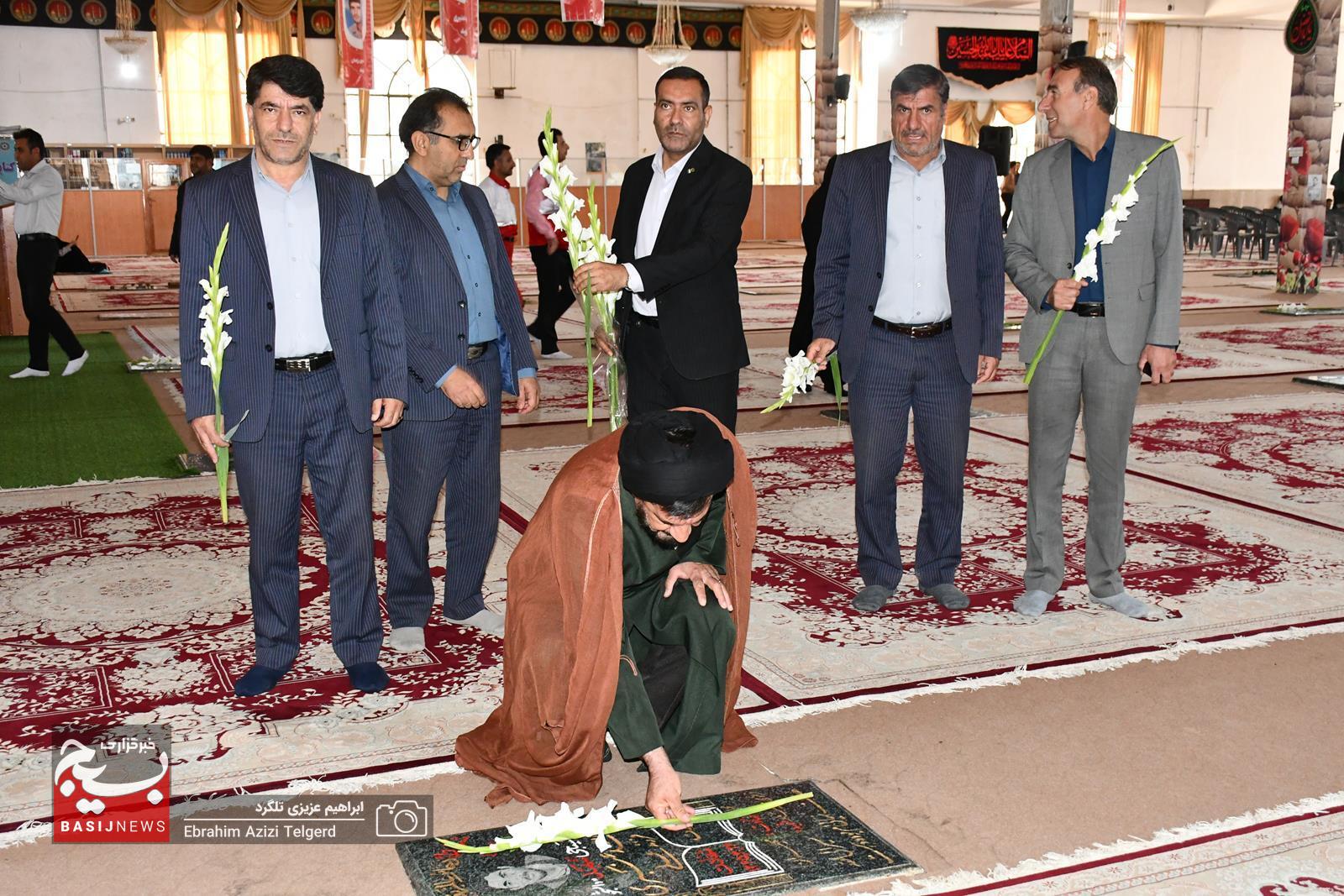 برگزاری آیین میهمانی لاله ها و عطرافشانی قبور مطهر شهدا در یاسوج برگزاری آیین میهمانی لاله ها و عطرافشانی قبور مطهر شهدا در یاسوج