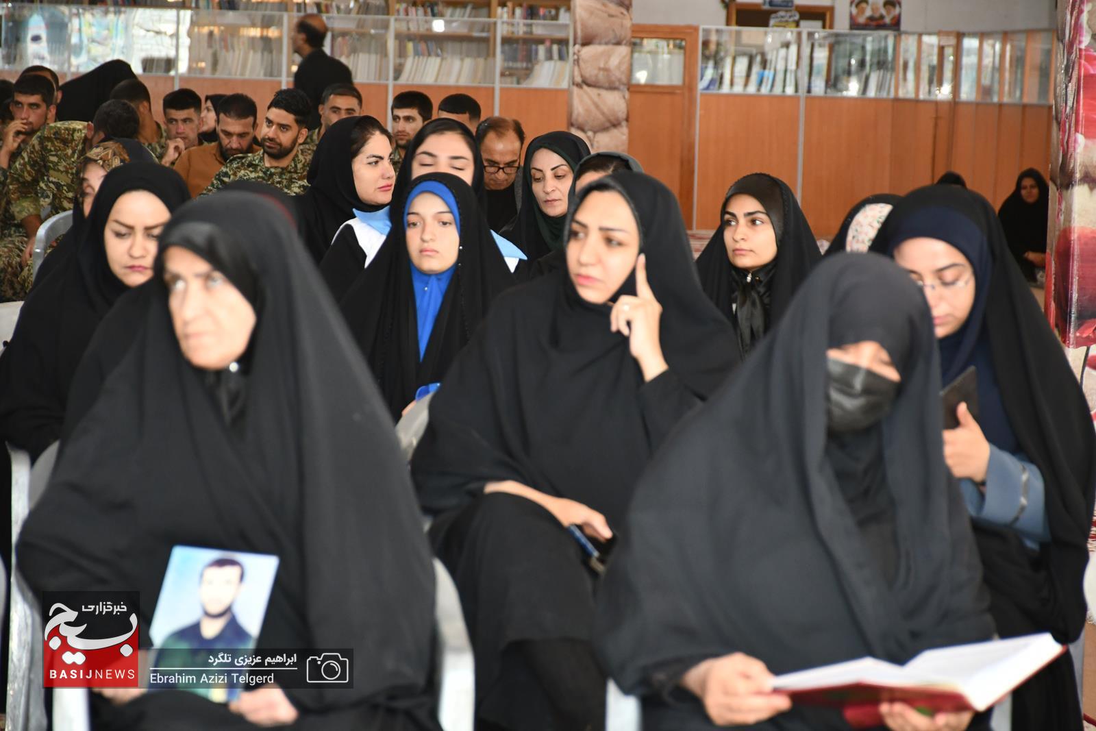 برگزاری آیین میهمانی لاله ها و عطرافشانی قبور مطهر شهدا در یاسوج برگزاری آیین میهمانی لاله ها و عطرافشانی قبور مطهر شهدا در یاسوج