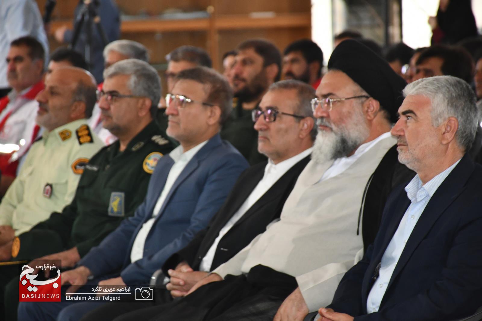 برگزاری آیین میهمانی لاله ها و عطرافشانی قبور مطهر شهدا در یاسوج برگزاری آیین میهمانی لاله ها و عطرافشانی قبور مطهر شهدا در یاسوج