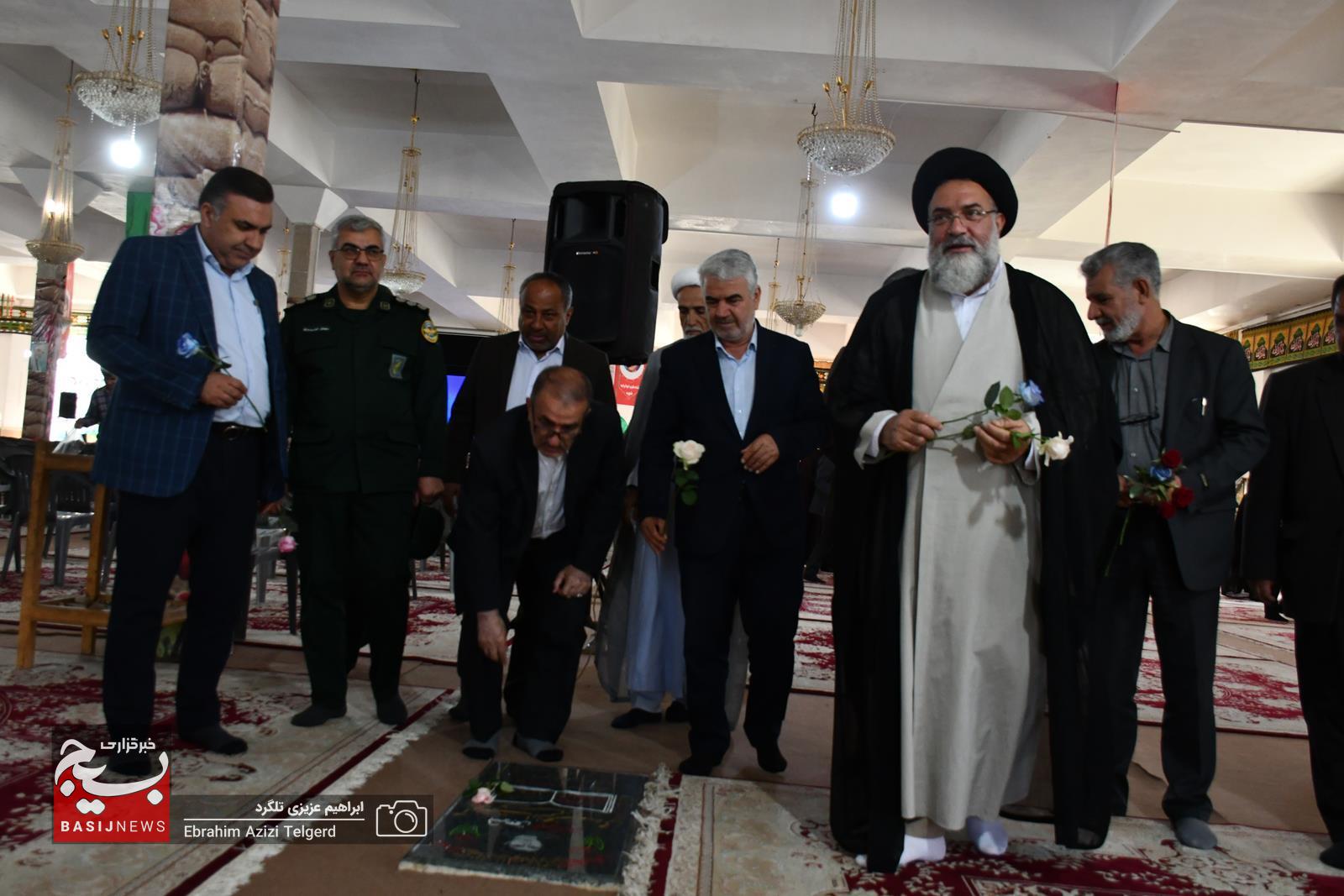 برگزاری آیین میهمانی لاله ها و عطرافشانی قبور مطهر شهدا در یاسوج برگزاری آیین میهمانی لاله ها و عطرافشانی قبور مطهر شهدا در یاسوج