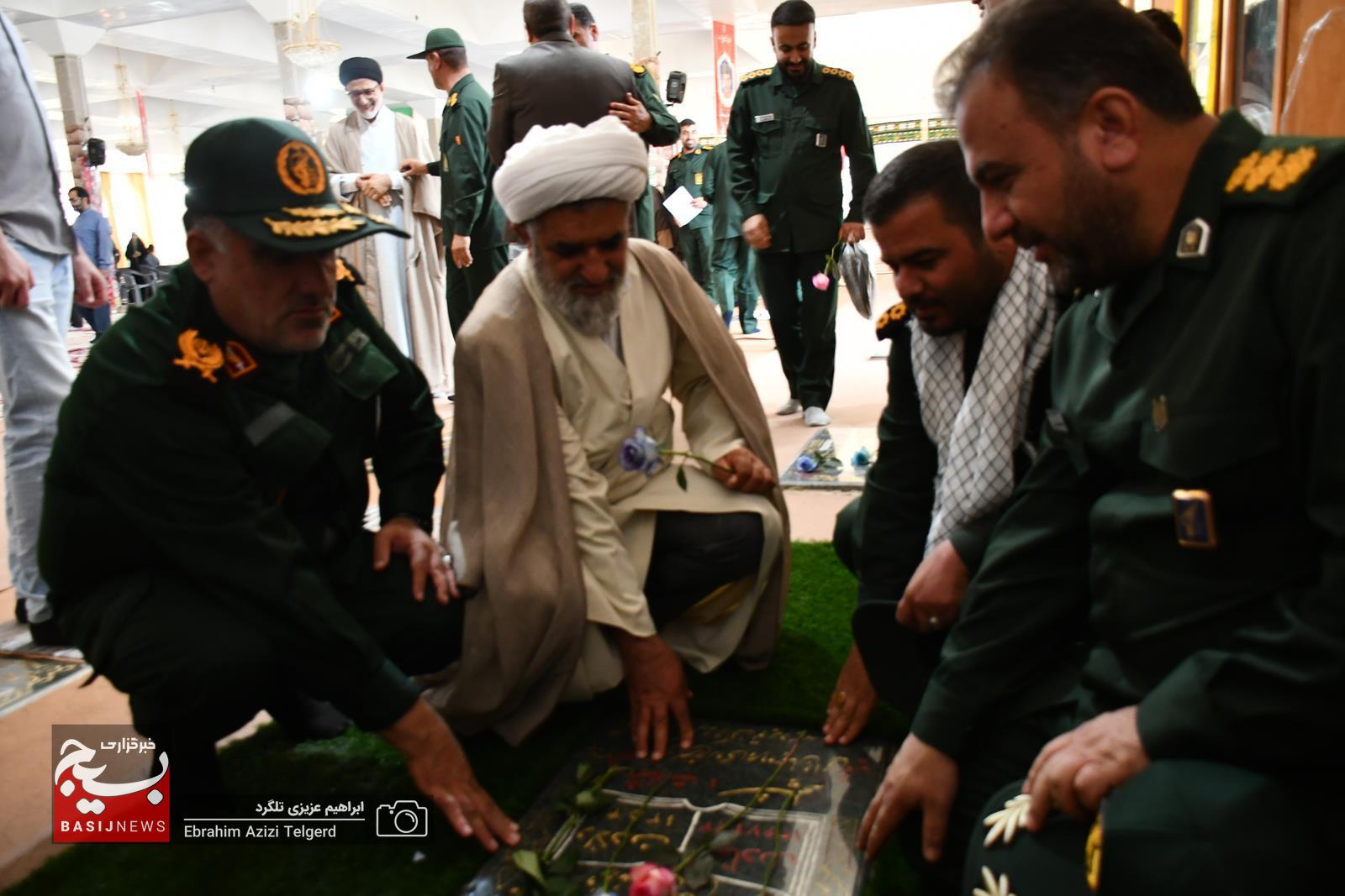 برگزاری آیین میهمانی لاله ها و عطرافشانی قبور مطهر شهدا در یاسوج برگزاری آیین میهمانی لاله ها و عطرافشانی قبور مطهر شهدا در یاسوج