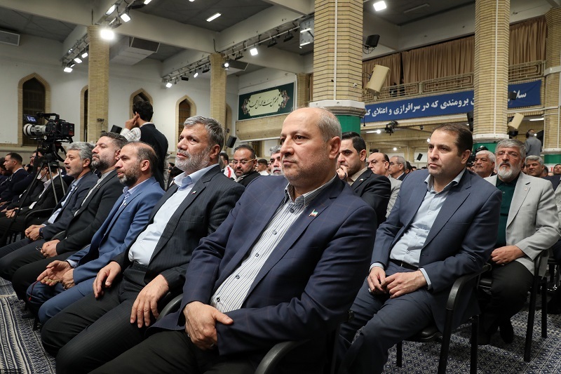 رهبر معظم انقلاب: «احترام به پرچم، سجده و دعای ورزشکاران پیروز» نماد ملت ایران هستند