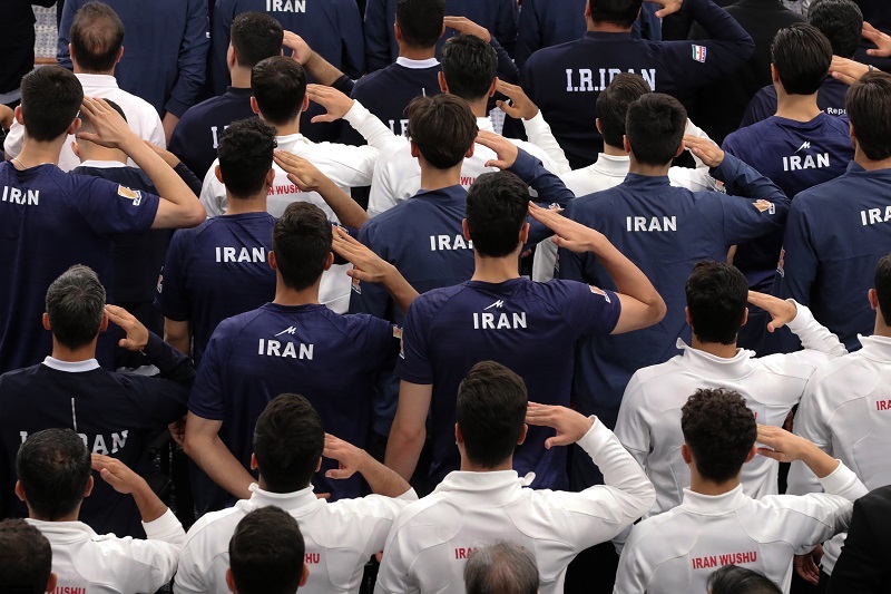 رهبر معظم انقلاب: «احترام به پرچم، سجده و دعای ورزشکاران پیروز» نماد ملت ایران هستند