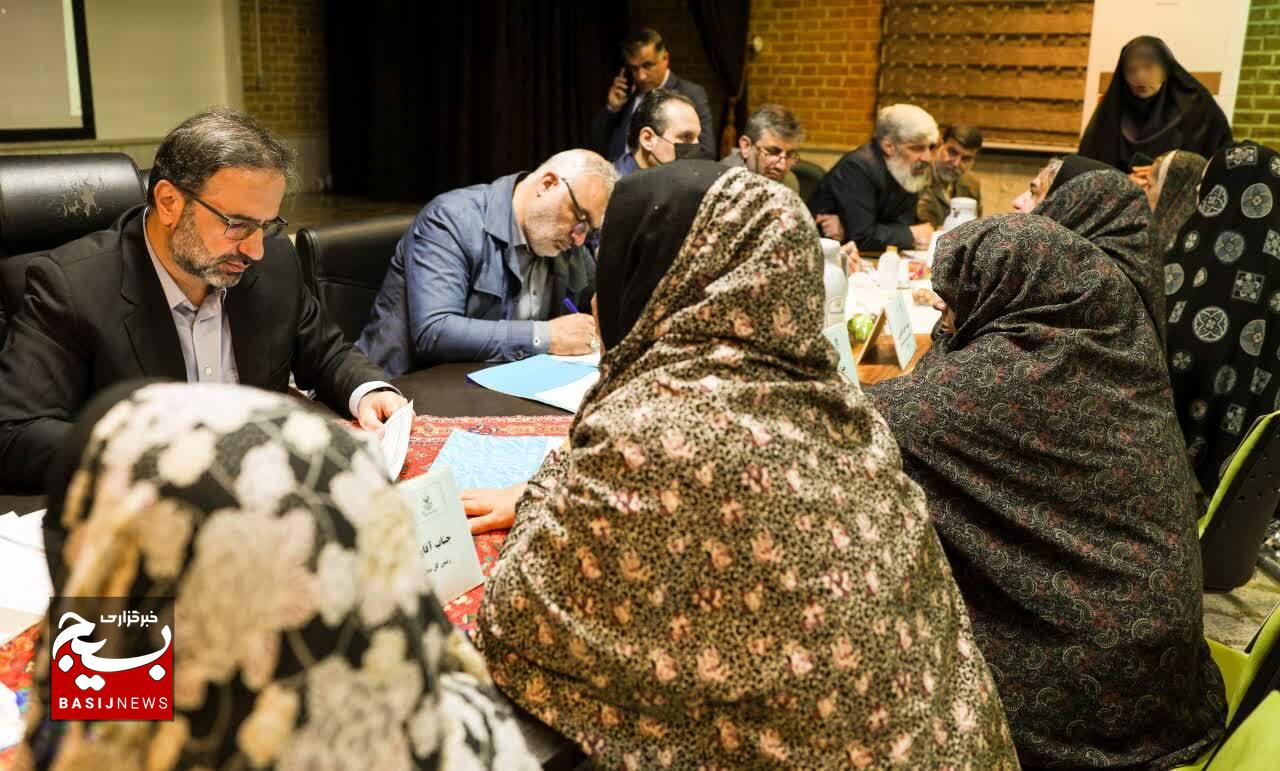 آزادی و اعطای مرخصی به ۵۳ زندانی در جریان بازدید رئیس کل و قضات دادگستری استان البرز، از بند نسوان ندامتگاه شهرستان فردیس آزادی و اعطای مرخصی به ۵۳ زندانی در جریان بازدید رئیس کل و قضات دادگستری استان البرز، از بند نسوان ندامتگاه شهرستان فردیس