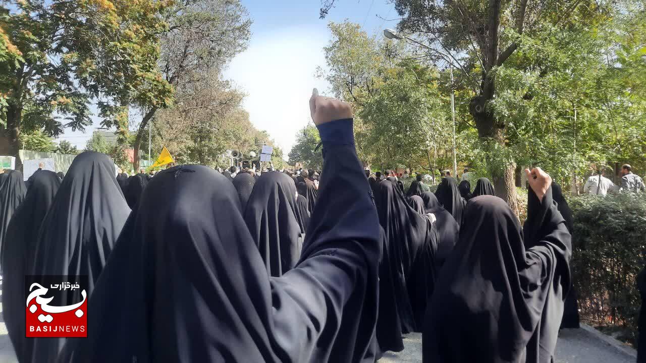 راهپیمایی «همدلی،خشم و نصر» درفریمان برگزار شد راهپیمایی «همدلی،خشم و نصر» درفریمان برگزار شد