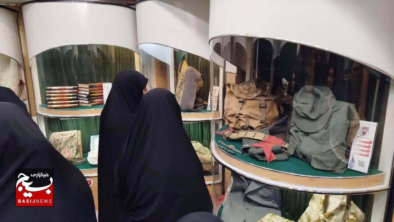 بازدید اعضای کمیته زنان و دفاع مقدس استان گیلان از موزه دفاع مقدس رشت همراه با روایتگری ایثار و مقاومت بازدید اعضای کمیته زنان و دفاع مقدس استان گیلان از موزه دفاع مقدس رشت همراه با روایتگری ایثار و مقاومت