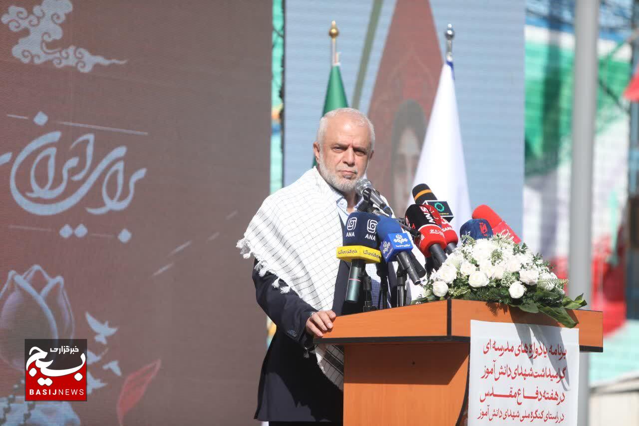 ۲۲ شهید از ۳۴ شهید دانش آموز جنگ ۱۲ روزه از استان تهران بودند/ بیش از ۴۵ درصد اسرای هشت سال دفاع مقدس از دانش آموزان بودند ۲۲ شهید از ۳۴ شهید دانش آموز جنگ ۱۲ روزه از استان تهران بودند/ بیش از ۴۵ درصد اسرای هشت سال دفاع مقدس از دانش آموزان بودند