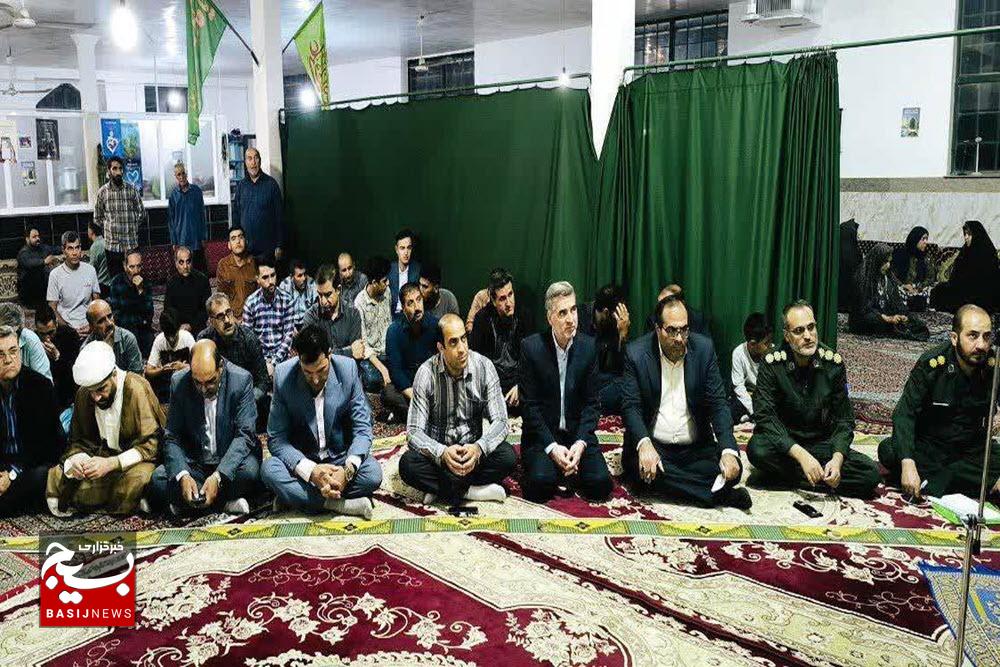 برگزاری میز خدمت مردمی در مسجد حضرت علیاصغر(ع) اسدآباد به مناسبت هفته دفاع مقدس