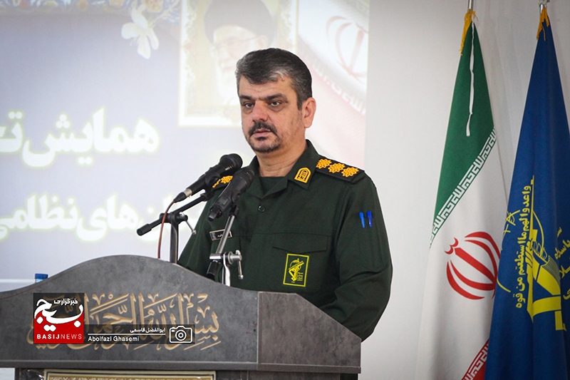 سربازان نماد نیرو‌های مسلح هستند