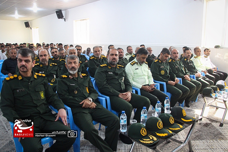 سربازان نماد نیرو‌های مسلح هستند