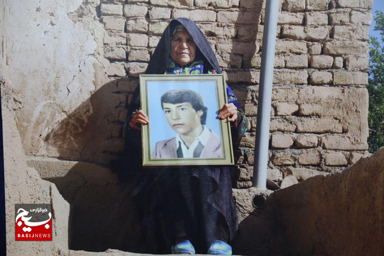 برپایی نمایشگاهی متفاوت از عکس خانواده شهدا در کنگره ۱۸ هزار شهید برپایی نمایشگاهی متفاوت از عکس خانواده شهدا در کنگره ۱۸ هزار شهید