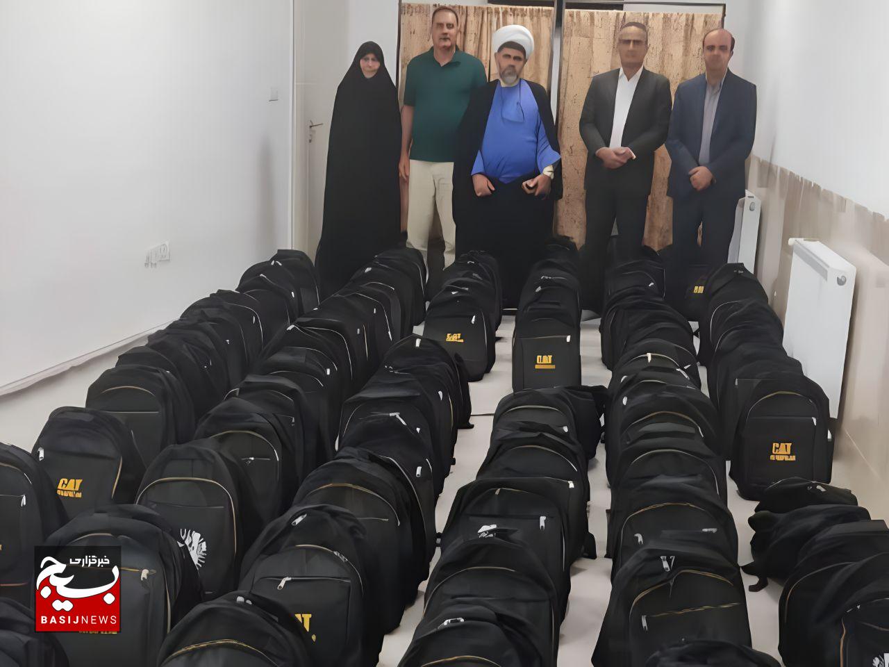 توزیع ۱٬۲۵۰ پک تحصیلی در زاوه؛ پوشش بیش از ۹۳ درصد دانش‌آموزان تحت حمایت
