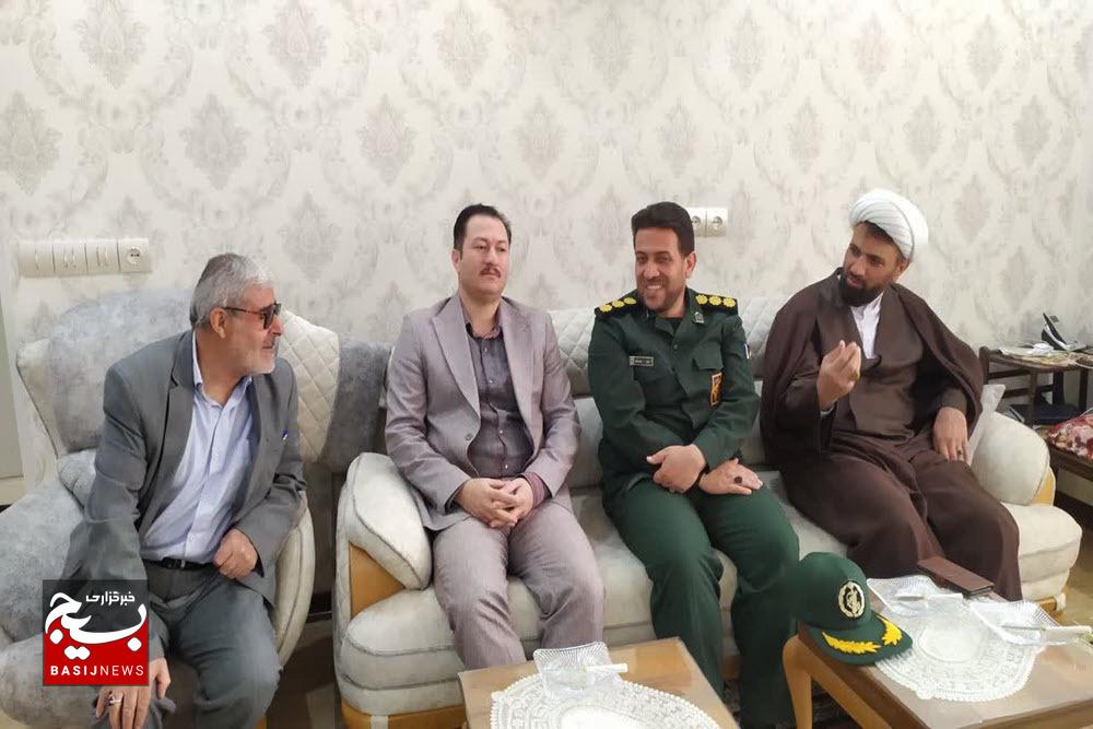 خانوادههای شهدا گنجینههای جامعه هستند