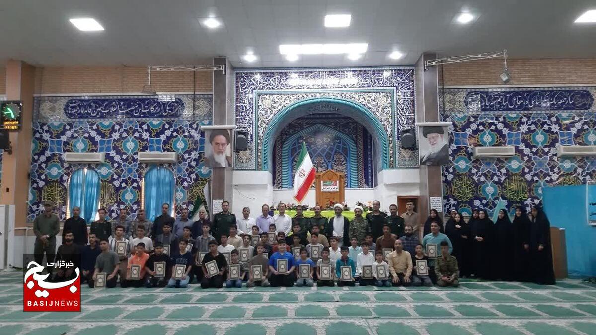 تجلیل از ۵۰ دانش‌آموز و دانشجوی نخبه تنگستانی در هفته دفاع مقدس