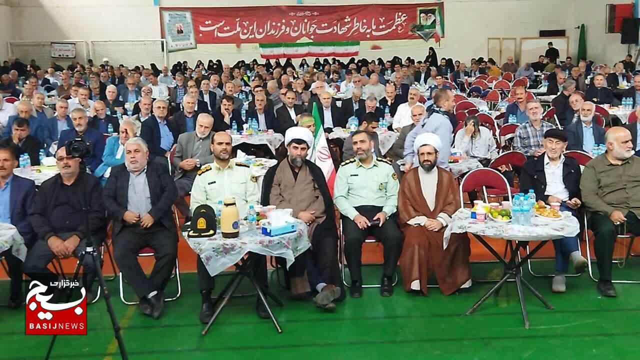 ایران پرچمدار ایستادگی در برابر استکبار جهانی است ایران پرچمدار ایستادگی در برابر استکبار جهانی است