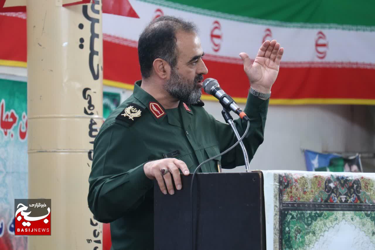 ایران پرچمدار ایستادگی در برابر استکبار جهانی است ایران پرچمدار ایستادگی در برابر استکبار جهانی است