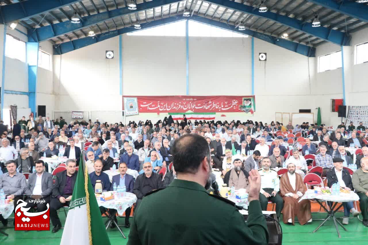 ایران پرچمدار ایستادگی در برابر استکبار جهانی است ایران پرچمدار ایستادگی در برابر استکبار جهانی است