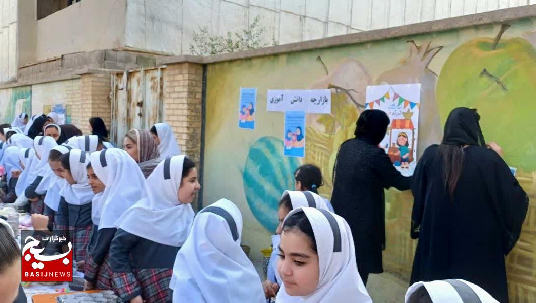بازدید مسئول حوزه نمایندگی ولی فقیه در سپاه دیّر از بازارچه دانش‌آموزی