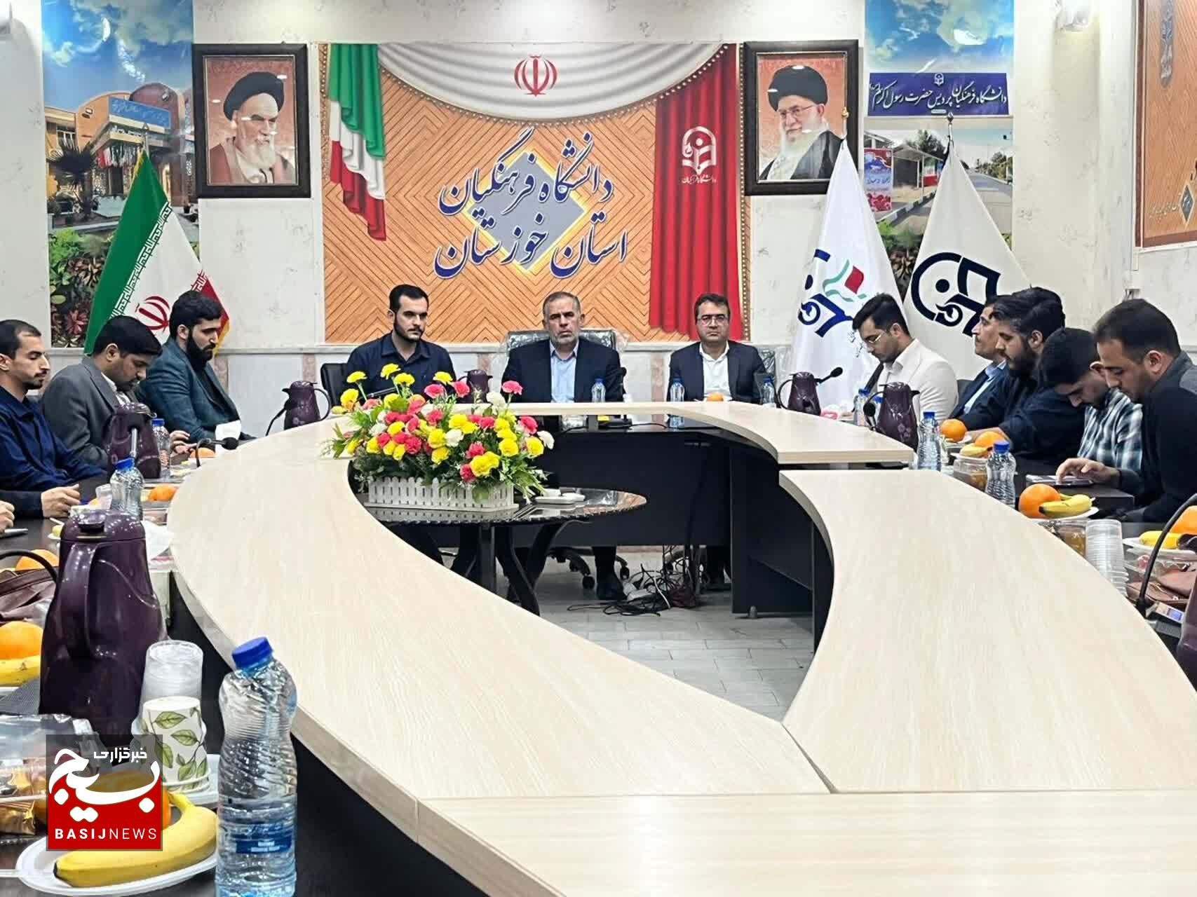 سیدمحسن موسوی زاده باجمعی از دانشجومعلمان دانشگاه فرهنگیان خوزستان سیدمحسن موسوی زاده باجمعی از دانشجومعلمان دانشگاه فرهنگیان خوزستان