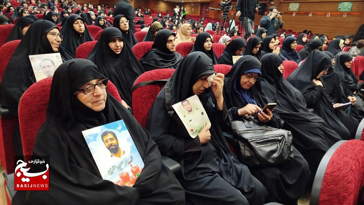 زن، عنصر تمدنساز اسلامی است زن، عنصر تمدنساز اسلامی است