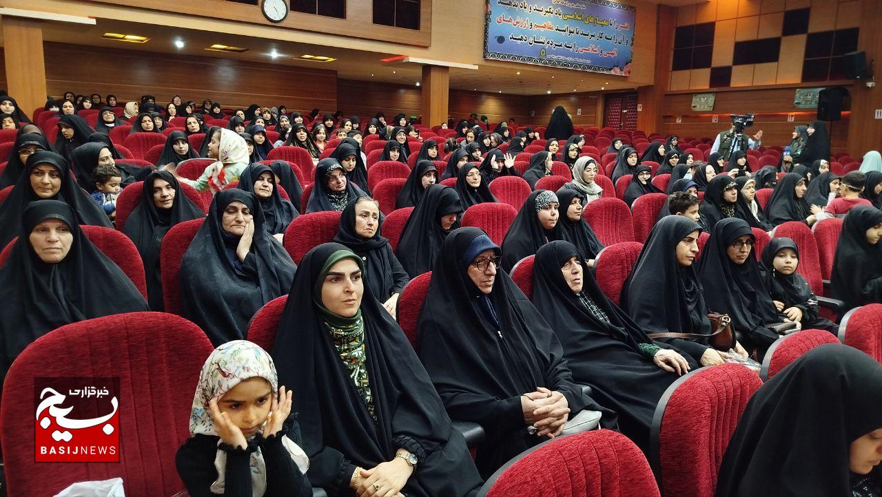 زن، عنصر تمدنساز اسلامی است زن، عنصر تمدنساز اسلامی است