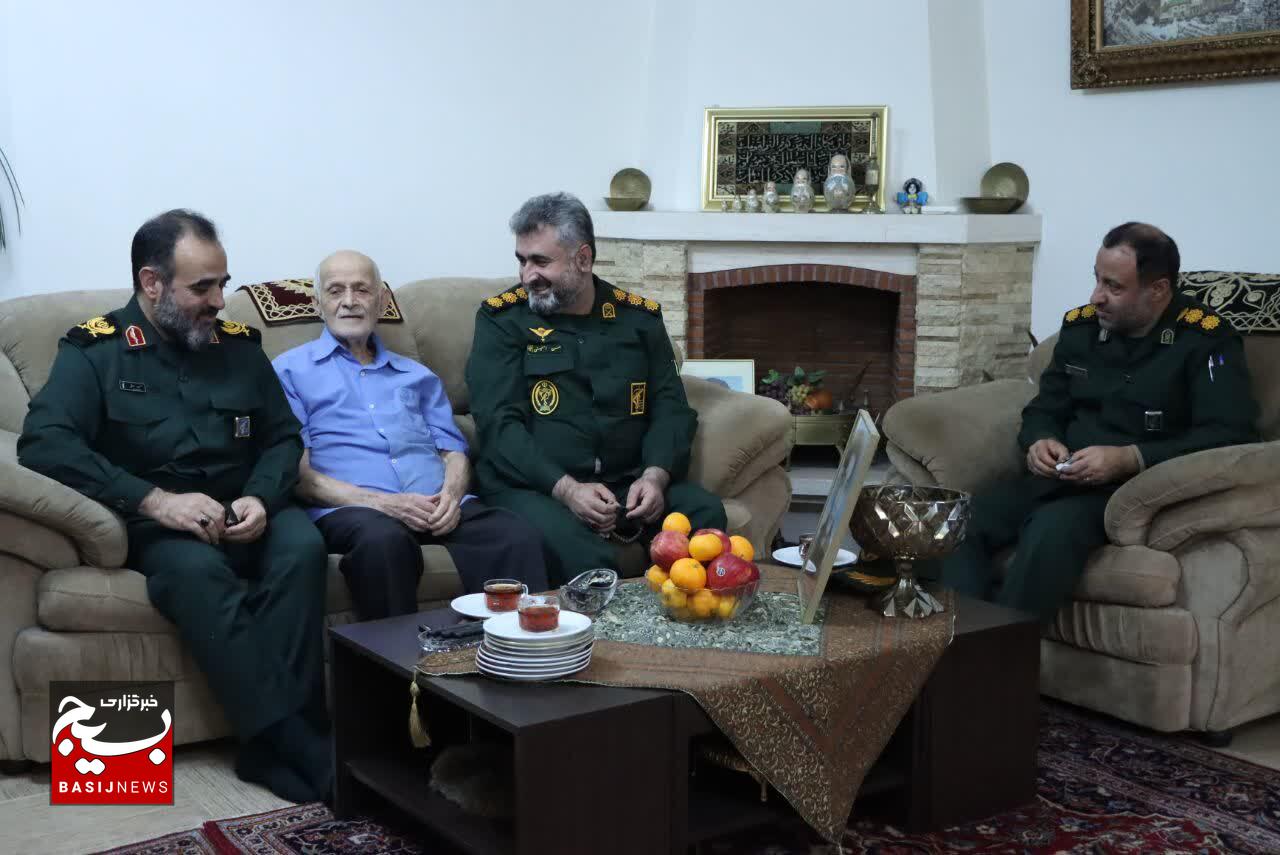 دیدار فرمانده سپاه قدس گیلان با خانواده شهدای بسیجی دوران دفاع مقدس دیدار فرمانده سپاه قدس گیلان با خانواده شهدای بسیجی دوران دفاع مقدس