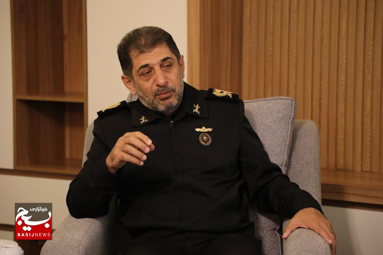 دیدار فرمانده سپاه قدس گیلان با فرمانده منطقه چهارم دریایی امام رضا(ع) نیروی دریایی ارتش در انزلی