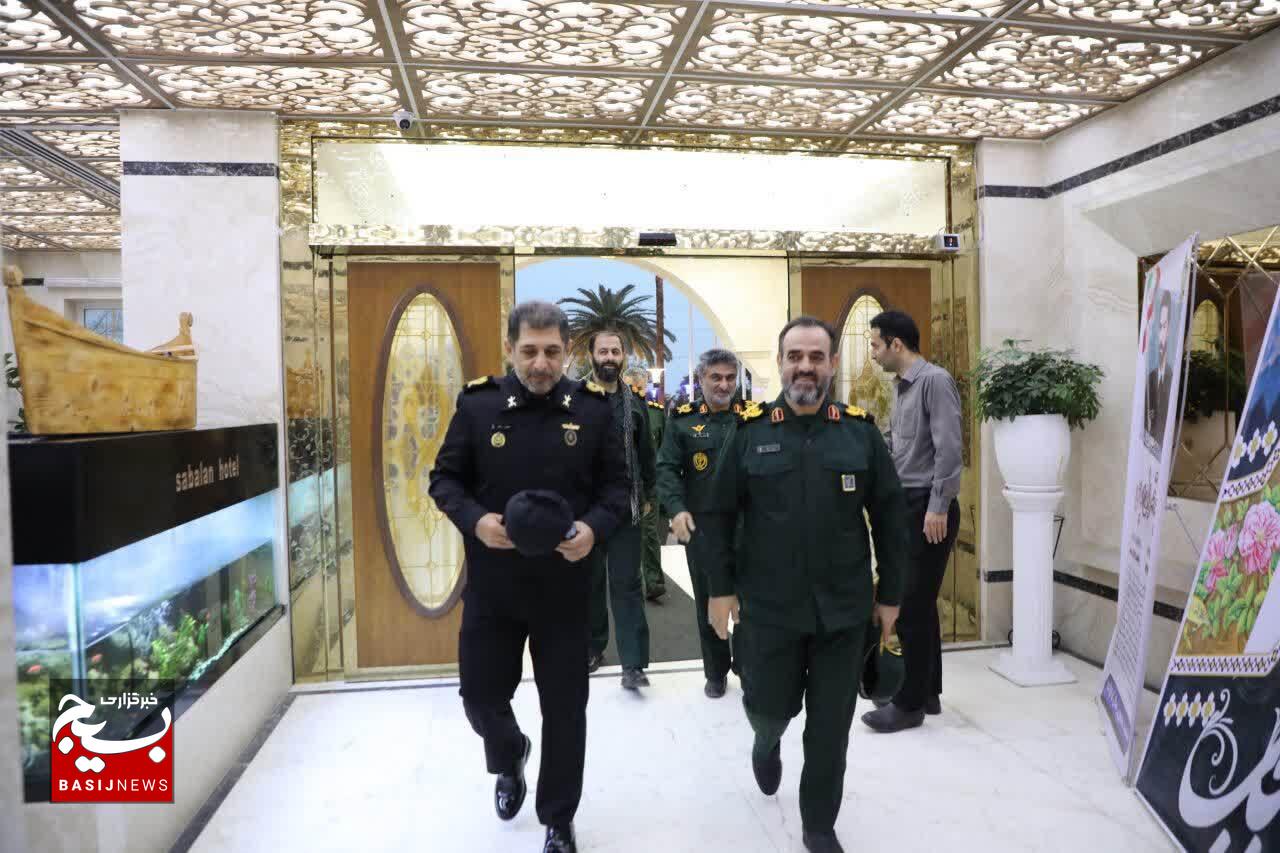 دیدار فرمانده سپاه قدس گیلان با فرمانده منطقه چهارم دریایی امام رضا(ع) نیروی دریایی ارتش در انزلی