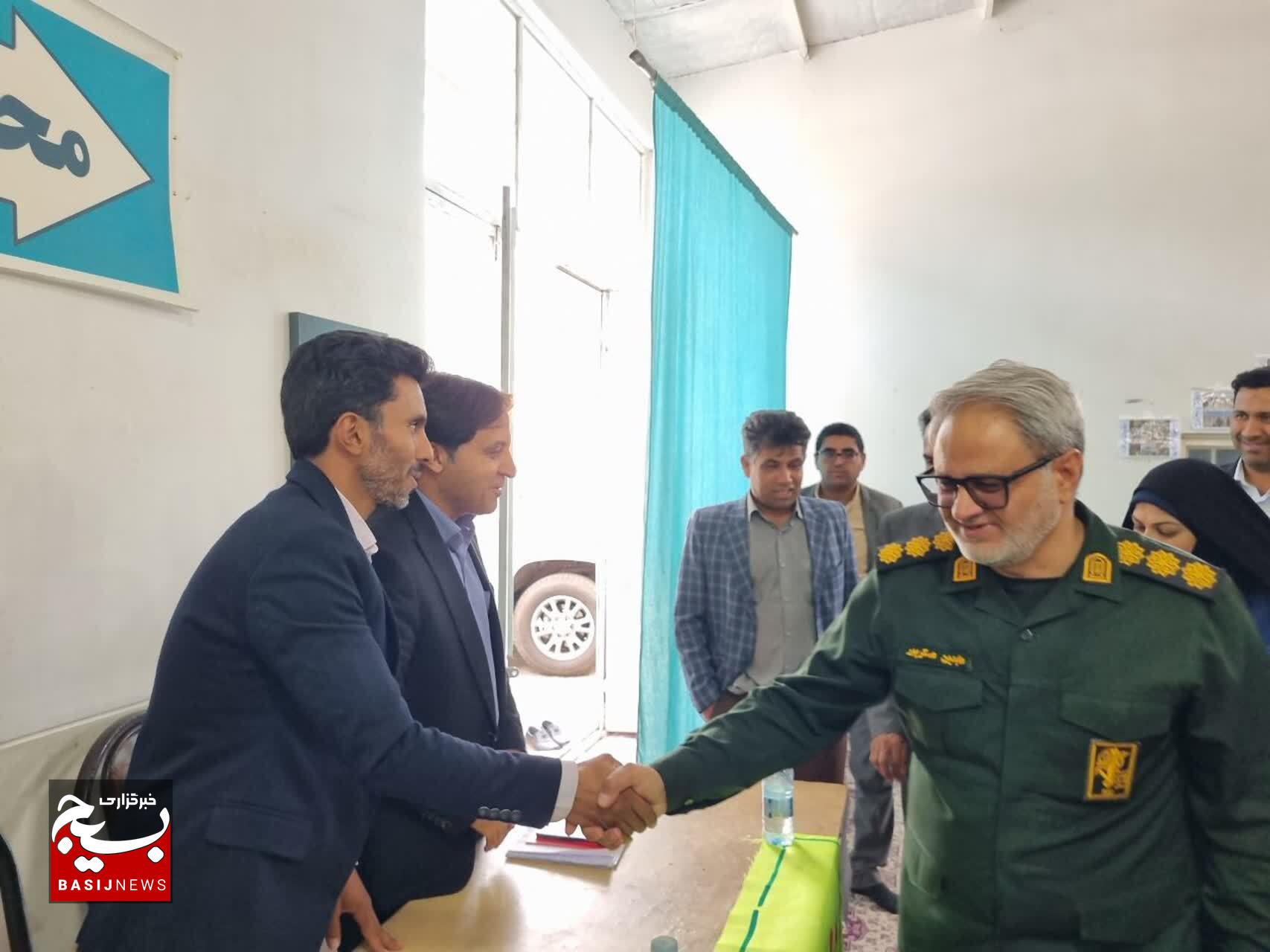 برپایی میز خدمت ادارات کل در شهرستان گنبکی