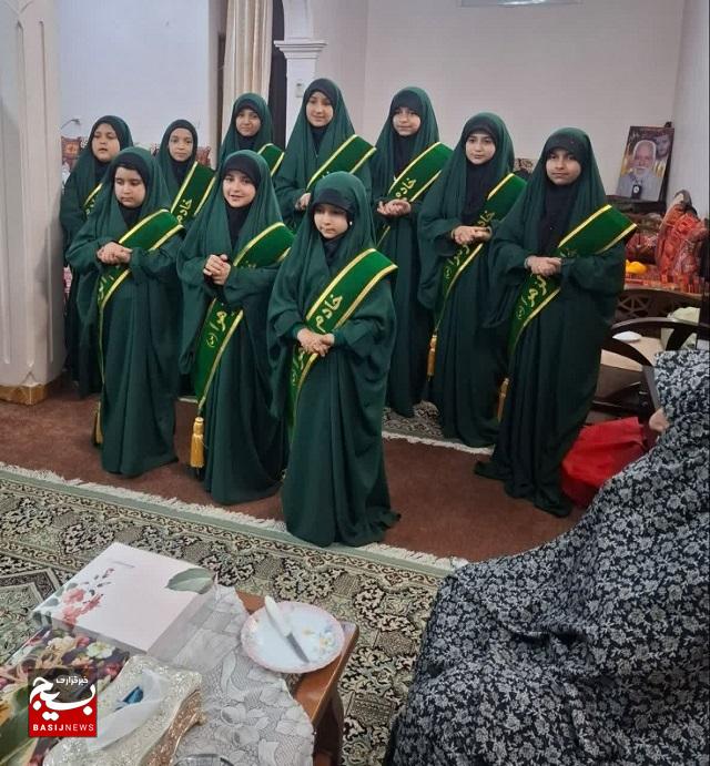 دیدار با مادر شهید سید عباس طباطبایی «طرح آبروی محله » و تقدیر از مقام مادر شهید دیدار با مادر شهید سید عباس طباطبایی «طرح آبروی محله » و تقدیر از مقام مادر شهید