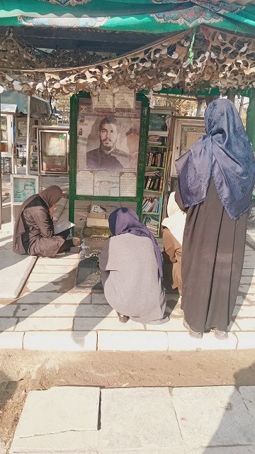 غبار روبی مزار شهدا توسط پایگاه صیاد شیرازی صورت گرفت