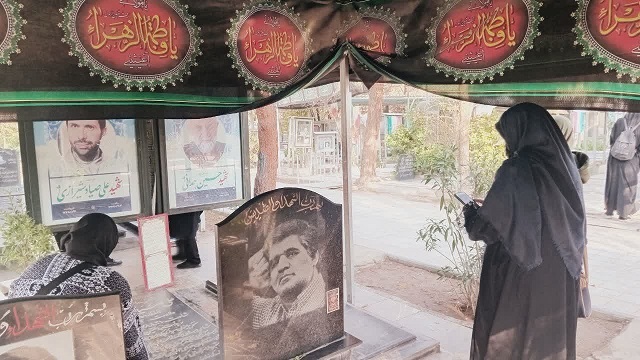 غبار روبی مزار شهدا توسط پایگاه صیاد شیرازی صورت گرفت