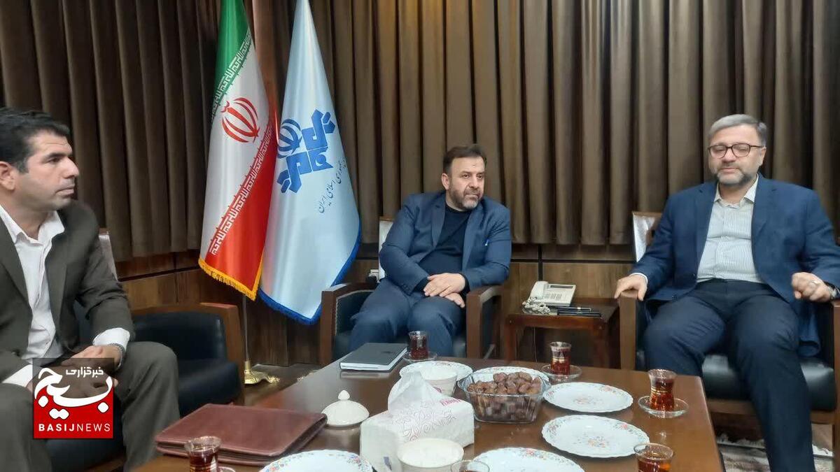 دیدار مسئول بسیج هنرمندان لرستان با مدیرکل صدا و سیما دیدار مسئول بسیج هنرمندان لرستان با مدیرکل صدا و سیما