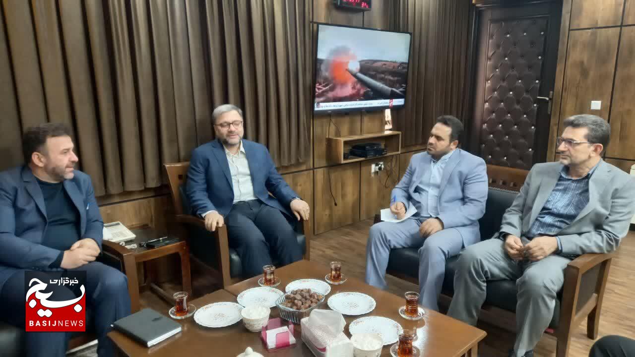 دیدار مسئول بسیج هنرمندان لرستان با مدیرکل صدا و سیما دیدار مسئول بسیج هنرمندان لرستان با مدیرکل صدا و سیما
