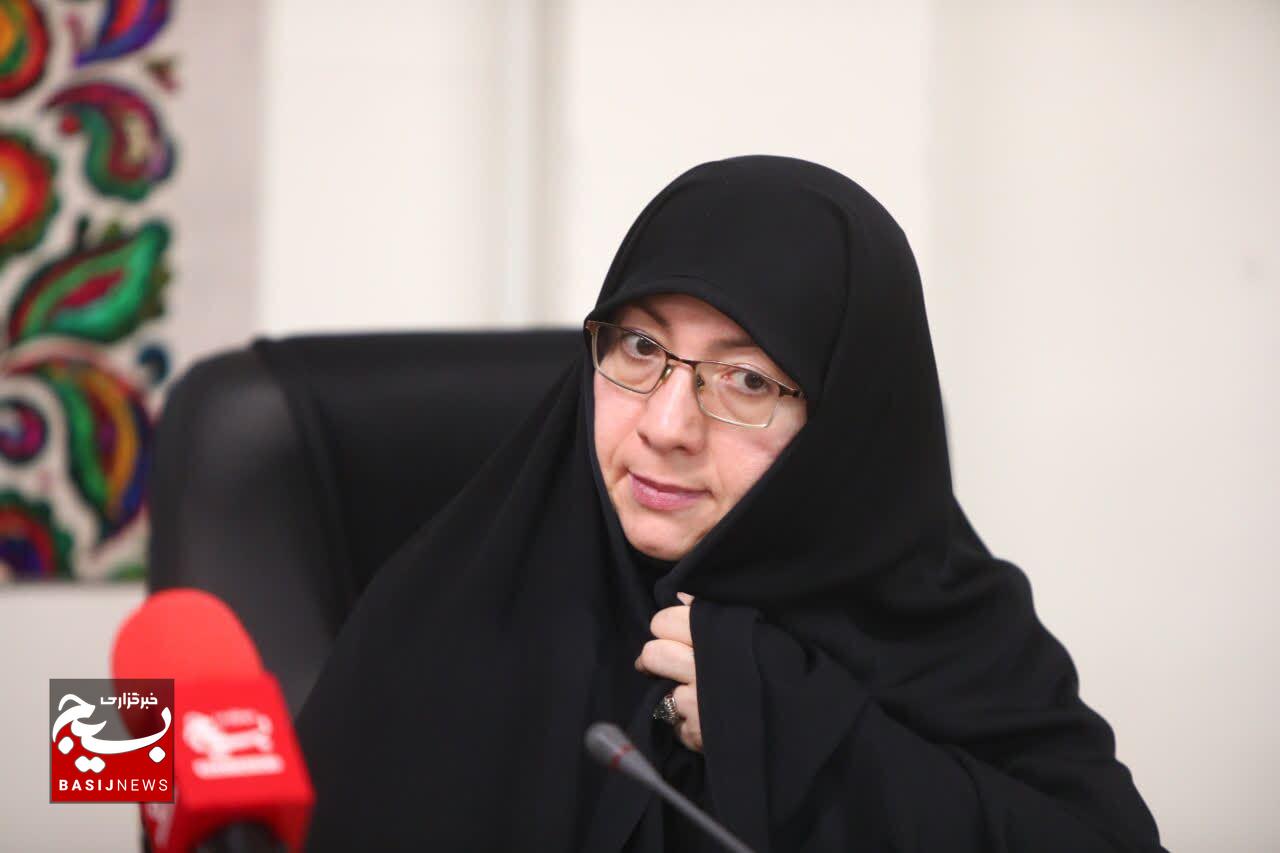 ما در جشنواره ایراندخت به دنبال اتصال شبکه طراحان لباس پوشش اجتماع بانوان به شبکه های تولیدکنندگان و فروشندگان لباس هستیم ما در جشنواره ایراندخت به دنبال اتصال شبکه طراحان لباس پوشش اجتماع بانوان به شبکه های تولیدکنندگان و فروشندگان لباس هستیم
