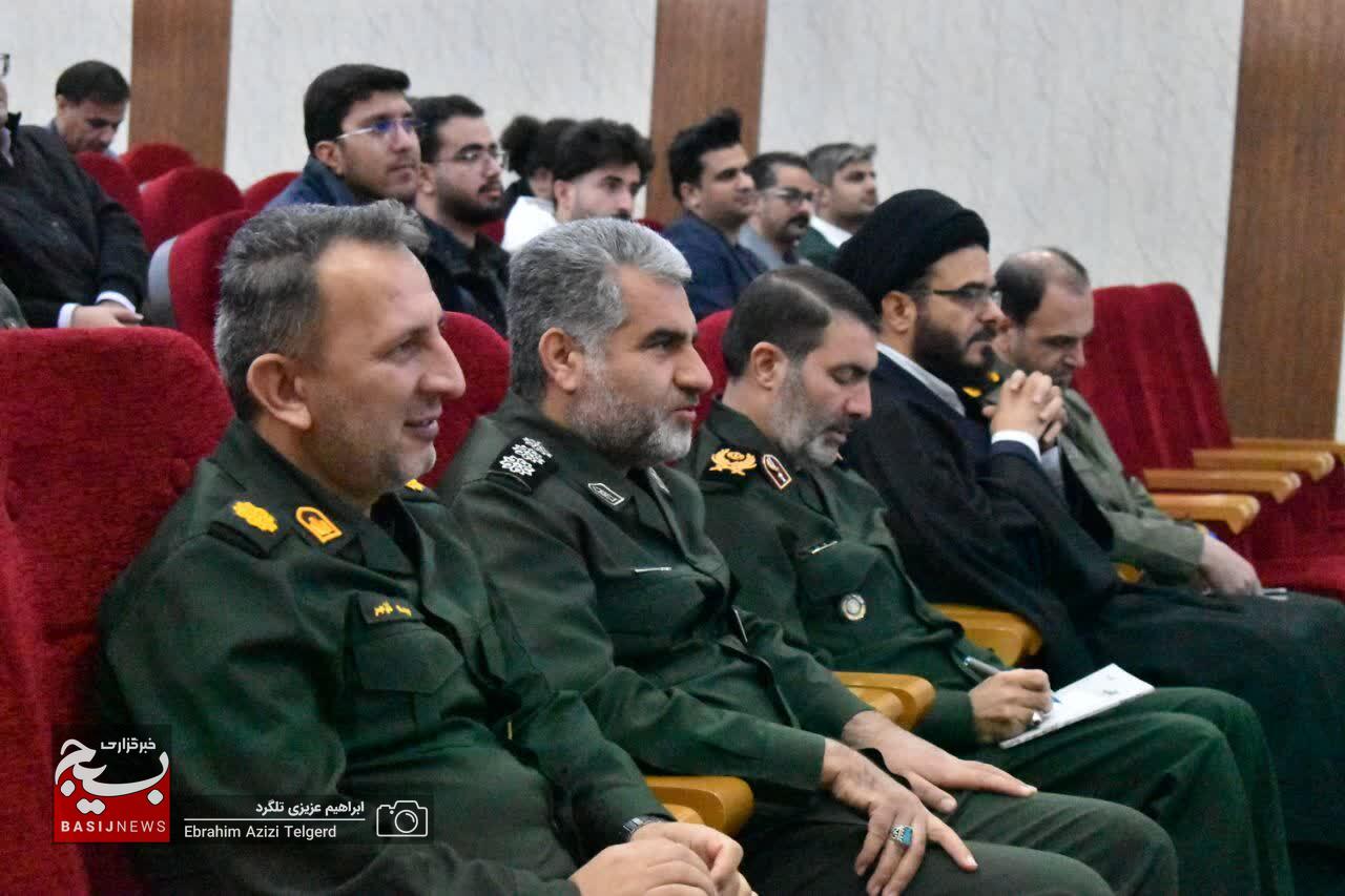 دیدار صمیمی فرمانده سپاه فتح با برگزیدگان رویداد سدرا دیدار صمیمی فرمانده سپاه فتح با برگزیدگان رویداد سدرا