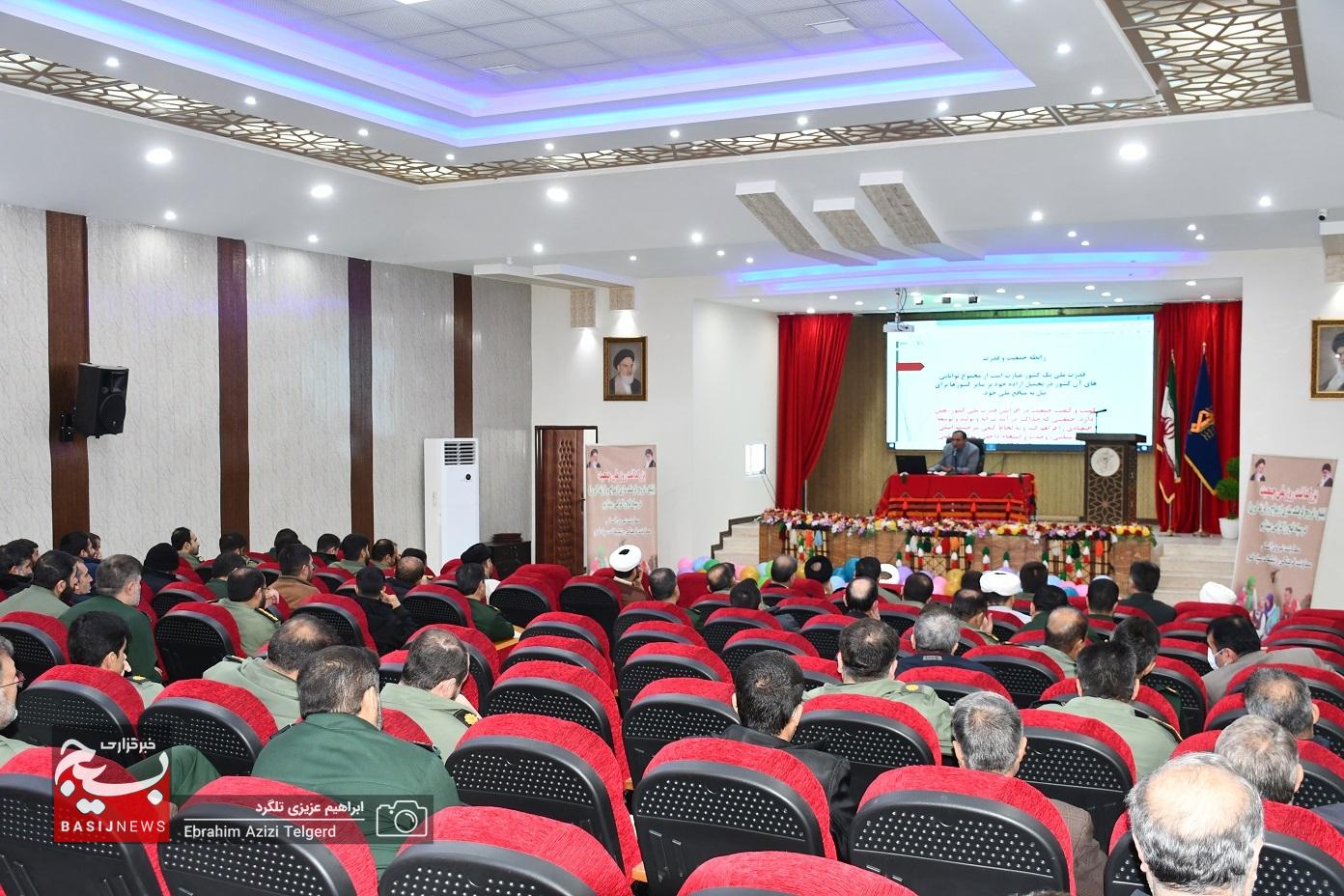 تجلیل از خانواده های پیشگام در ازدواج آسان و فرزند آوری در سپاه فتح